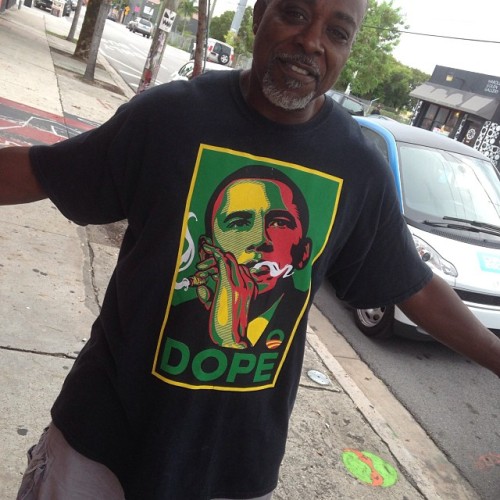 #streetfashion in #wynwood yo #obama #putus #420 #cooltshirt puff puff pass