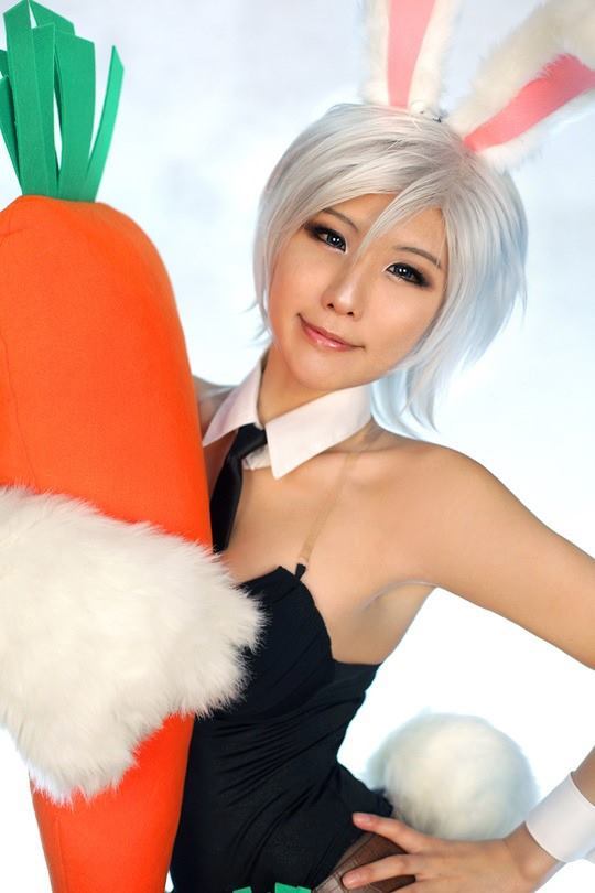 cosplayandanimes:  Battle Bunny Riven - League of Legends source