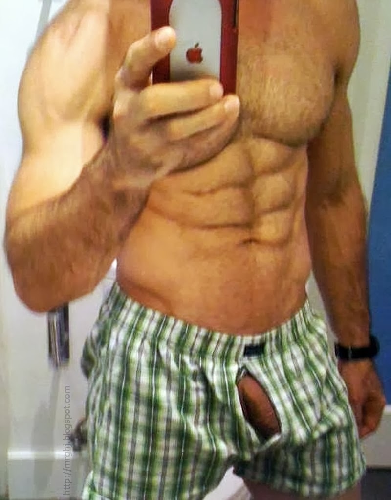 daddydawgs:  think daddy knows the power he has over his little boy when he walks