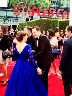 thebigbangtheorists:  Jim Parsons &amp; Mayim Bialik on the red carpet of the 66th Annual Emmy Awards Ceremony [x]