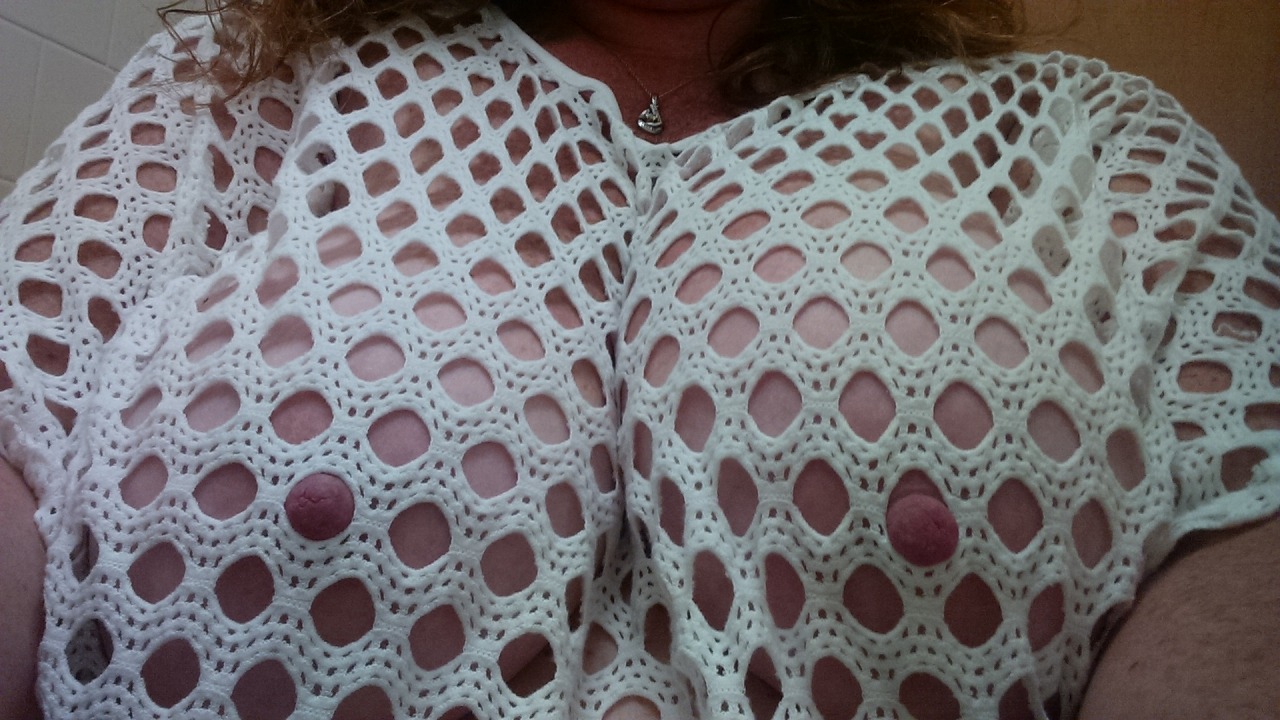 bignaturalbooblover69:  Wife Kat sent a sexy selfie from work today. 