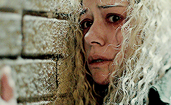 ohmygodhelena-deactivated201707:   Shot point blank in the chest and she walks in? How is she even alive? 