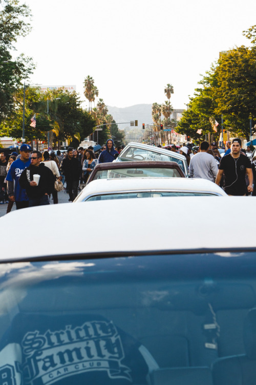 xairelavx:  erikpaulhoward:  Conoga Park celebrated Dia de Los Muertos with their annual car show.  Canoga Parque. 😁 