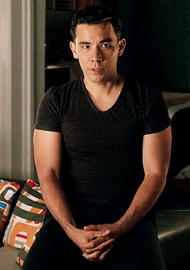 ricamora-falahee:So you’re gonna be mad, but Annalise offered me a job, and I want