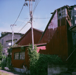 hisafoto: 西陽を浴びる街 07 Adachi, Tokyo Rolleiflex 2.8D, FUJI PRO160NS  西陽を浴びる街シリーズ