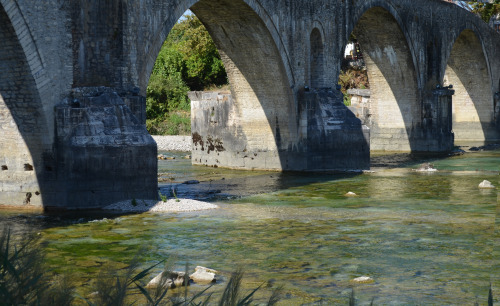 greek-museums:The bridge of Arta:The bridge of Arta, right over the river Arachthos has a long histo