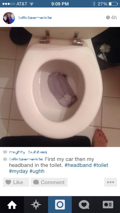 herestomydamnaddiction:  lasagnababy:  i wonder what happened to her car  it fell in the toilet can’t you read 