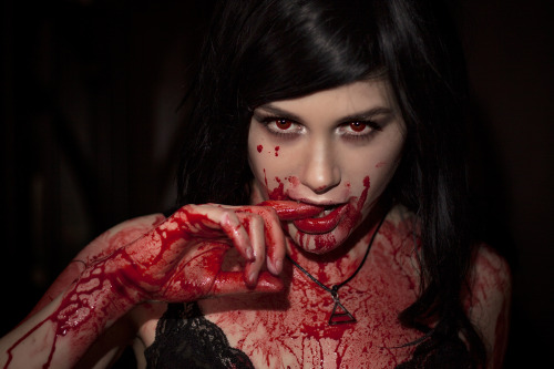 fuckyeahbloodychicks:  .
