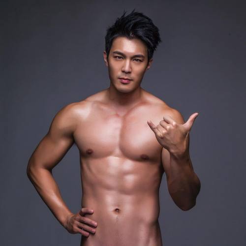 xiaohaogayphotosblog:  xiaohaogayphotosblog  那麼多的帥哥，快受不了