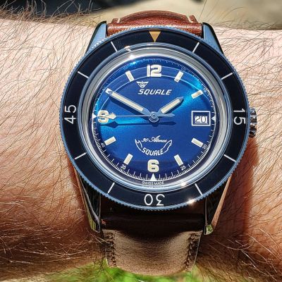 Instagram Repost


dailywindwatches

#bluewatchmonday with this beautiful vintage rerelease from #squale

39mm case 40mm bezel 48mm L2L 22mm lug width 12.2mm thick on a Glycine #gl0303 strap.
#squalewatches #squalesub39bl #sqaulediver [ #squalewatch #monsoonalgear #divewatch #toolwatch #watch ]