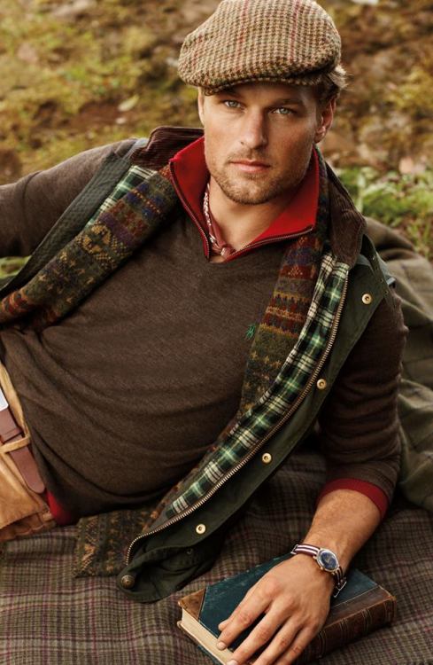 Fall, the season of deep and warm colors, patterns, corduroys, wool, waxed cotton, tweeds&hellip;