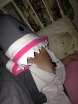 daddys-little-minx:  I’m a shark with a nice ass haha 