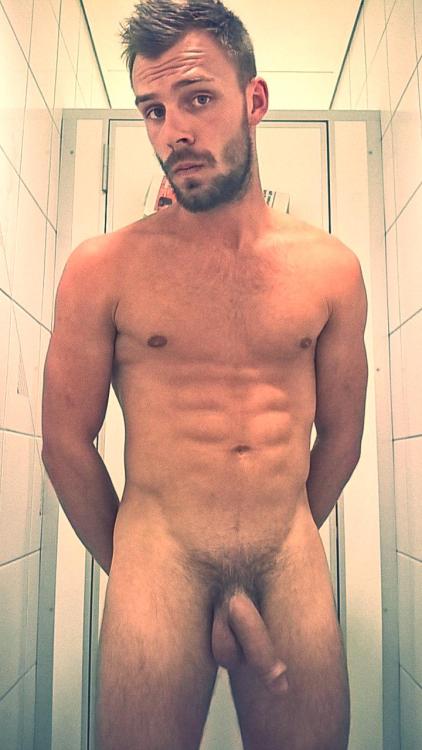 discreetguy91: fickkolben:Mike | Straight | Switzerland More of him here.Follow me for hot guys and 