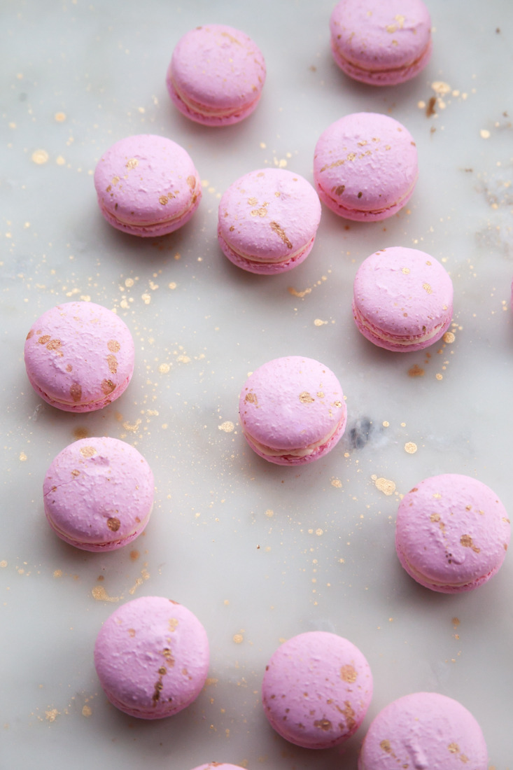 sweetoothgirl:  Valentine Macarons with Valrhona Chocolate  