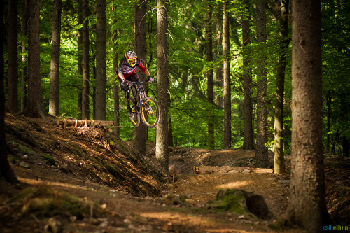 einerundesache: Gravity Pilot Tobi Schuster on his Hometrail in Rheingau, Germany. Pic by Olli Wilhe