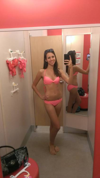 changingroomselfshots:  Pink Everything  adult photos