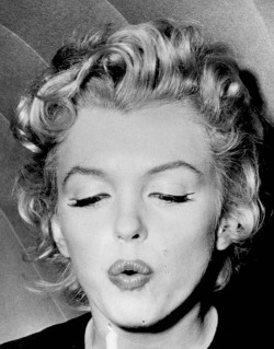 alwaysmarilynmonroe:  Marilyn celebrates her 30th Birthday a day late on 2nd June 1956. 