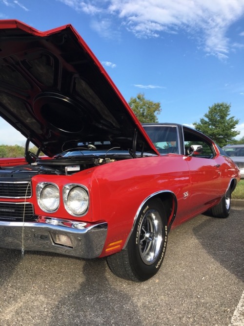 Here’s a 1970 Super Sport Chevelle with the LS-5 454 / 360 horsepower engine option. This girl