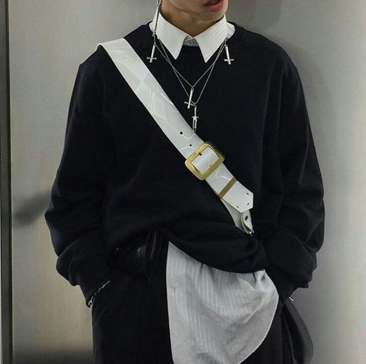 Featured image of post Korean Aesthetic Clothes Boys : Like their western counterparts, koreans considered bigger and heavier wigs to be more desirable and aesthetic.