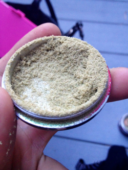 kenzie-kush:  Why I put a penny in my grinder. 
