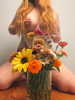 erotic-nonfiction:There are some really great benefits to buying me flowers 💐 