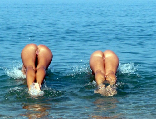 Porn photo Swimming together.