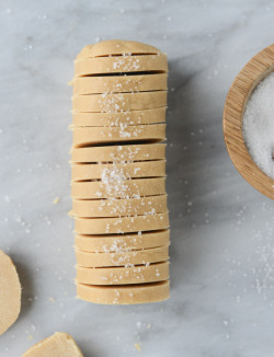 sweetoothgirl:  salted peanut butter shortbread 