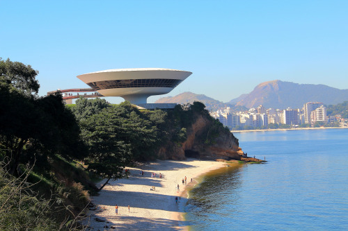 Museum of Contemporary Art of Niterói and Boa Viagem beach - Rio de Janeiro by Marinelson Almeida - 
