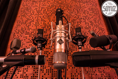 New Pearlman TM47 - handmade U47 inspired mic from USA and my AEA R88 are mic boss here:)