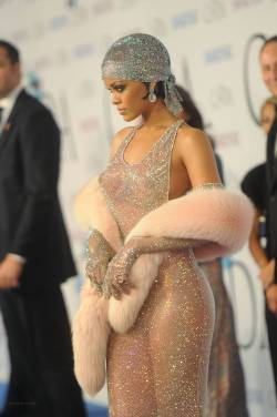 lesbeehive:  Les Beehive – Unintentional Art in Celebrity Candids – Rihanna at the CFDA Awards 