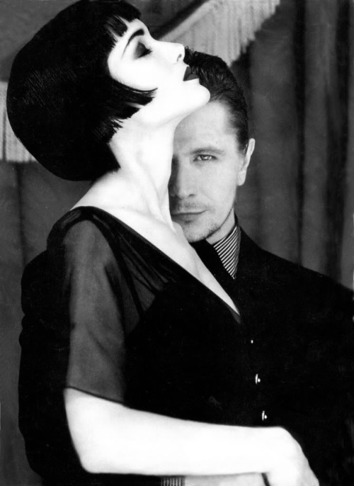 crimsonkismet: Gary Oldman and Winona Ryder posing for a photoshoot for the cover of Premiere magazi