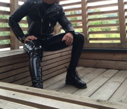 rubbertwunk:Waiting for my boy