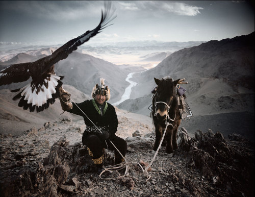 countryff4171:house-of-gnar:Kazakh eagle hunters | MongoliaThe Kazakhs are the descendants of Turkic