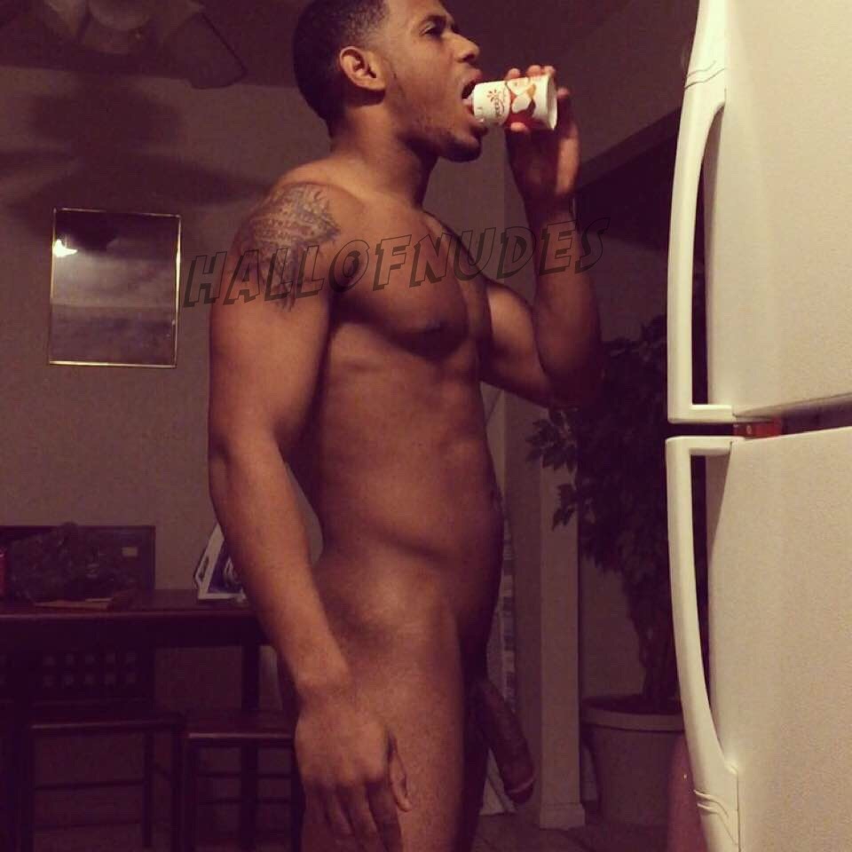 hallofnudes:  Part 2 of Mr all pro. He can eat whatever he wants in my place if he’s