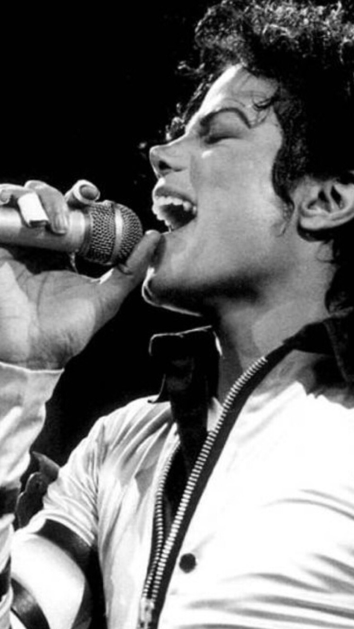 Michael Jackson// 🥀Like or reblog if you save🥀 - lockscreen