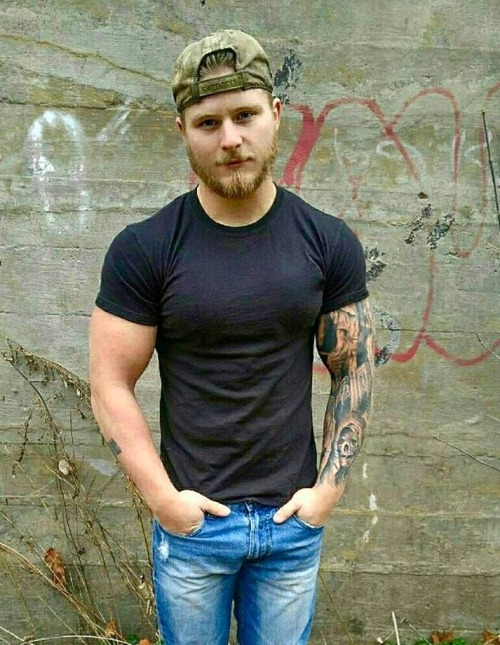 cwboytop:  txjd: Howdy cowboys, rednecks, truckers, boots, cigars, men!http://cwboytop.tumblr.com