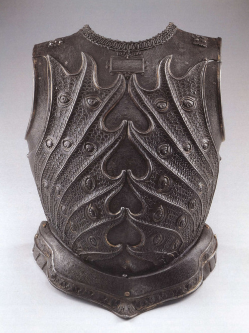 historyarchaeologyartefacts:Breastplate made by Filippo Negroli for Duke of Urbino, Italy 1535[1280x