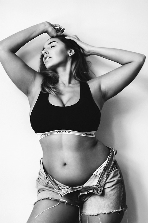 hourglassandclass:Jada Sezer by Heather HazzanCheck out my blog for more body positivity and curves 