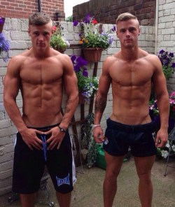 2hot2bstr8:  who the HELL are these guys????