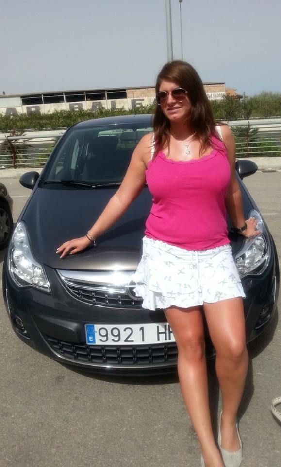 fremderwellenreiter:Julia E. (31) aus Solingen bzw. Köln. Wer kennt sie? Gibt es