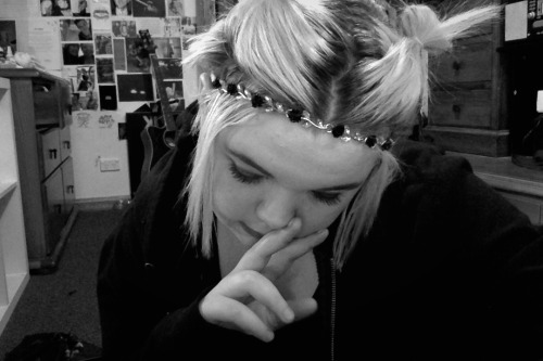 sickxdisgusting:  OH GOD I FELT CUTE WITH MY HAIR LIKE THIS???