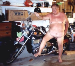 chubstermike:  A sexy older Daddy for you!! Yummmm…