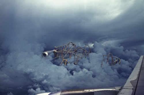 europuss - Rafa ZubiriaAbandoned roller coaster in the clouds....