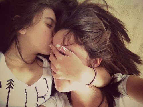 lipstick-lesbian:  ♀♡♀ 