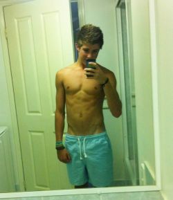 tennboys:  #BlueShorts #Selfies