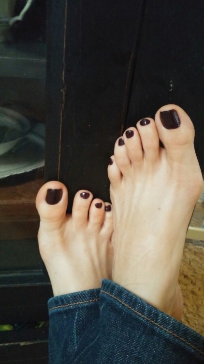 obxelectrician69: opentolife37:  Im loving the black polish , you?  Yes!!! 