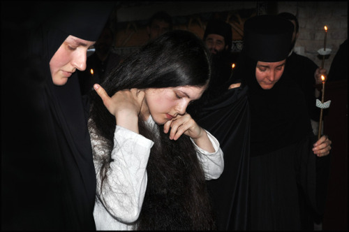 orthodoxwayoflife:Tonsure of an Orthodox nun