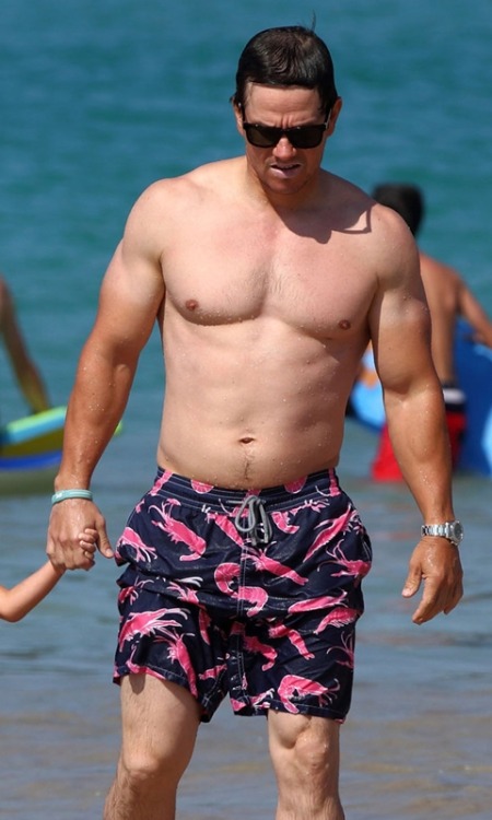 XXX male-and-others-drugs:   Mark Wahlberg shirtless photo