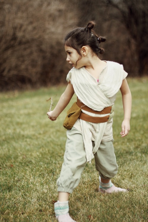 nerdy-king-of-hell:  themarysue:  water-writer:  thefoolishmother:  Mila demanded to try and make a life size BB-8 this morning. She ran around playing the theme song to Star Wars, then we went outside to battle the dark side.   The greatest thing Star