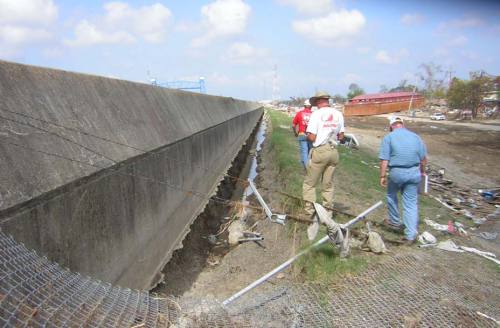 Levee OvertoppingI think one of the most interesting parts of the Hurricane Katrina story from a geo